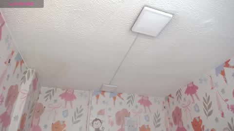 Snapshot of violetta_jhonson_v chatting on 12/28/24, 01:17 Violetta  online show from 12/28/24, 01:17