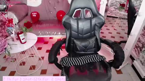 Snapshot of violetta_jhonson_v chatting on 02/14/25, 10:38 Violetta  online show from 02/14/25, 10:38