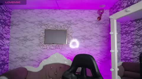 Snapshot of violetta_jhonson_v chatting on 02/25/25, 04:03 Violetta  online show from 02/25/25, 04:03