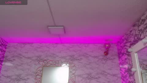 Snapshot of violetta_jhonson_v chatting on 03/08/25, 04:01 Violetta  online show from 03/08/25, 04:01