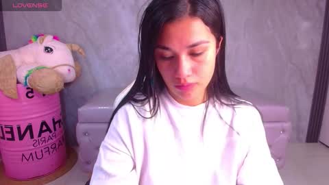 Violetta  online show from 11/20/25, 03:18