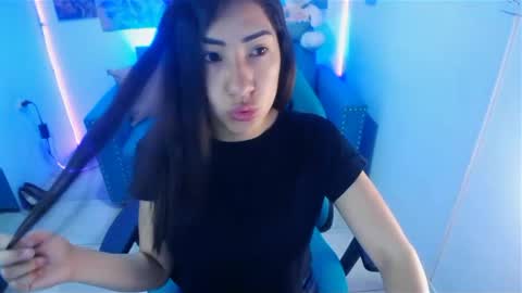 Snapshot of violetta_m_ chatting on 01/22/25, 01:21 Violeta online show from 01/22/25, 01:21