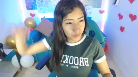 Snapshot of violetta_m_ chatting on 02/26/25, 01:30 Violeta online show from 02/26/25, 01:30