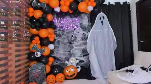 Snapshot of violetta_pretty chatting on 10/22/25, 08:19 violetta_pretty online show from 10/22/25, 08:19