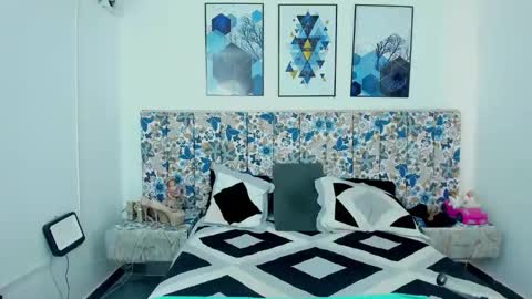 Snapshot of violetta_tss chatting on 04/06/26, 02:51 Princess Violet Valerious Follow me IGX violetvalerious online show from 04/06/26, 02:51