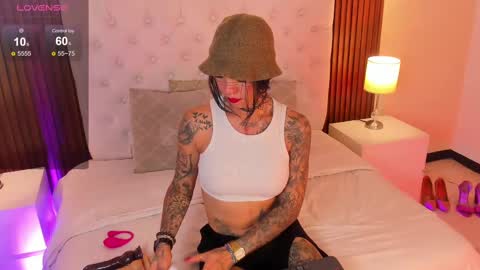 Snapshot of violettaalemida chatting on 09/11/25, 12:27 violettaalemida online show from 09/11/25, 12:27