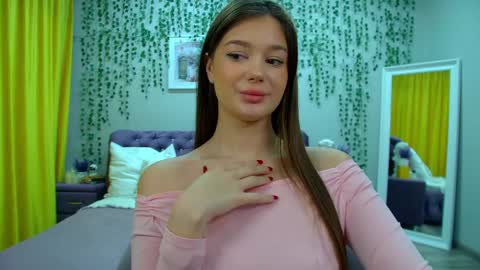 ViolettaCosmo online show from 11/13/25, 08:02