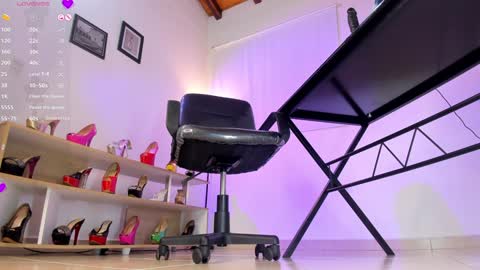 Snapshot of violettastrada chatting on 02/08/25, 08:21 CALL ME TATIANA online show from 02/08/25, 08:21