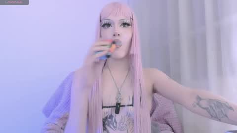 Snapshot of violettbones chatting on 04/18/26, 06:39 Violett online show from 04/18/26, 06:39