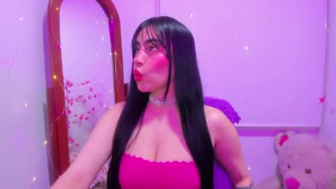 Snapshot of violette_laurent chatting on 04/05/26, 11:13 violette_laurent online show from 04/05/26, 11:13