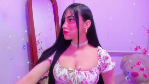 Snapshot of violette_laurent chatting on 05/10/26, 01:44 violette_laurent online show from 05/10/26, 01:44