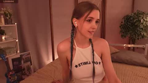 violettessa online show from 09/15/25, 12:16