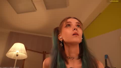 violettessa online show from 10/17/25, 10:40