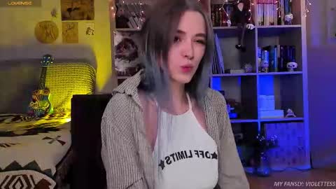 Snapshot of violettesss chatting on 01/07/26, 12:07 Vi Best on my Fansly online show from 01/07/26, 12:07