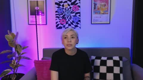 Snapshot of violettgrey_ chatting on 05/19/26, 01:11 Violet online show from 05/19/26, 01:11