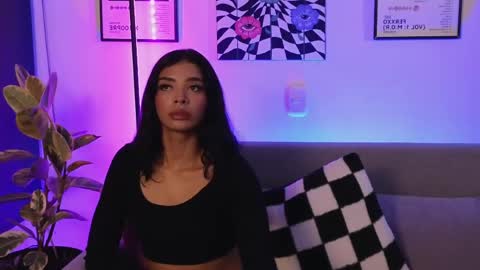 Snapshot of violettgrey_ chatting on 05/20/26, 01:56 Violet online show from 05/20/26, 01:56