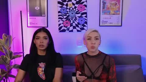 Snapshot of violettgrey_ chatting on 05/31/26, 12:19 Violet online show from 05/31/26, 12:19