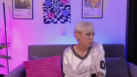 Snapshot of violettgrey_ chatting on 06/01/26, 01:18 Violet online show from 06/01/26, 01:18