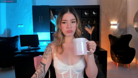 Snapshot of violetthansson chatting on 10/01/25, 06:25 Violett  online show from 10/01/25, 06:25