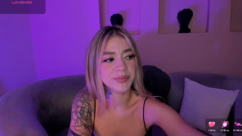 Snapshot of violetthansson chatting on 05/02/26, 10:31 Violett online show from 05/02/26, 10:31
