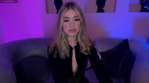 Snapshot of violetthansson chatting on 05/06/26, 10:09 Violett online show from 05/06/26, 10:09