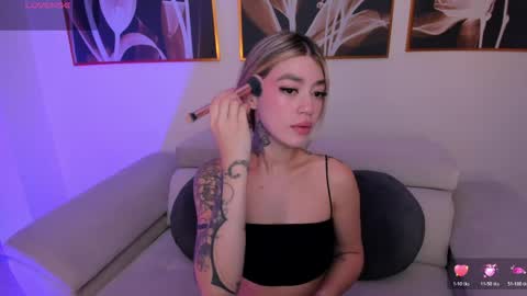 Snapshot of violetthansson chatting on 05/26/26, 08:43 Violett online show from 05/26/26, 08:43