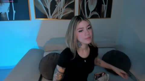 Snapshot of violetthansson chatting on 05/31/26, 11:39 Violett online show from 05/31/26, 11:39