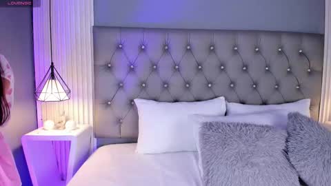 Snapshot of violettharous chatting on 02/21/26, 10:44 VioletthaRous online show from 02/21/26, 10:44