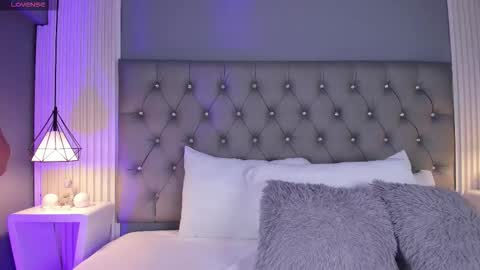 Snapshot of violettharous chatting on 02/26/26, 10:42 VioletthaRous online show from 02/26/26, 10:42