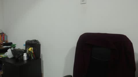 Snapshot of violettouse chatting on 04/30/26, 07:04 Jhon online show from 04/30/26, 07:04