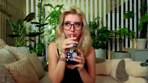 Violetta online show from 11/19/25, 09:26