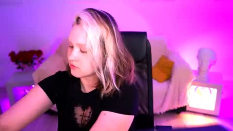 Snapshot of violettwoods chatting on 07/08/26, 06:18 Violett online show from 07/08/26, 06:18
