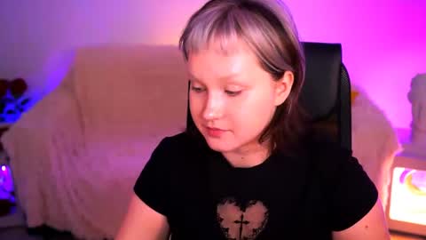 Snapshot of violettwoods chatting on 07/12/26, 06:48 Violett online show from 07/12/26, 06:48