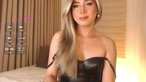 Snapshot of violetversacexx chatting on 12/26/24, 11:21 Best Of Both Worlds online show from 12/26/24, 11:21