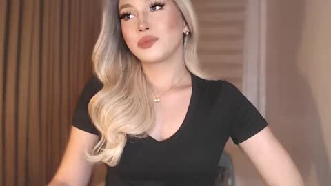 Snapshot of violetversacexx chatting on 11/29/25, 06:49 Best Of Both Worlds online show from 11/29/25, 06:49