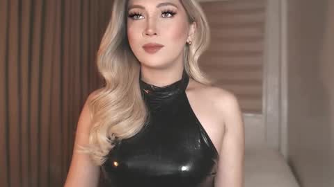 Snapshot of violetversacexx chatting on 11/30/25, 06:39 Best Of Both Worlds online show from 11/30/25, 06:39