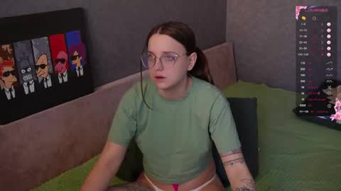 Snapshot of violetwin chatting on 04/06/26, 11:33 Violet online show from 04/06/26, 11:33