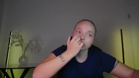 Violla online show from 09/26/25, 09:02