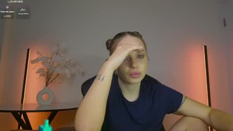 Snapshot of viollasinzz chatting on 03/21/26, 09:47 Violla online show from 03/21/26, 09:47