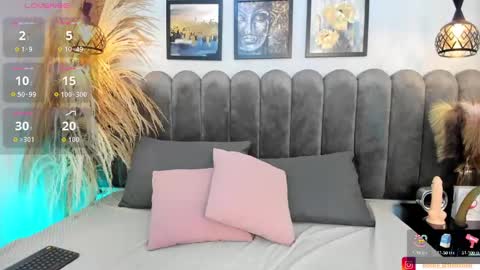 Snapshot of viollet_xoxo chatting on 10/10/25, 09:14 VIOLLET online show from 10/10/25, 09:14