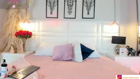 Snapshot of viollet_xoxo chatting on 10/20/25, 08:31 VIOLLET online show from 10/20/25, 08:31