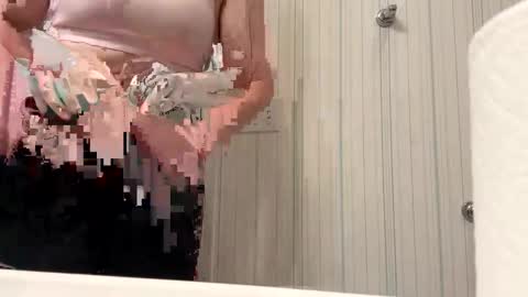 Snapshot of viper24254 chatting on 11/28/25, 04:31 viper24254 online show from 11/28/25, 04:31