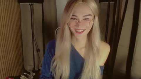 Snapshot of virgenpearl chatting on 10/11/25, 02:11 Pearl online show from 10/11/25, 02:11