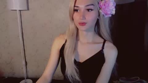 Snapshot of virgenpearl chatting on 10/22/25, 10:04 Pearl online show from 10/22/25, 10:04