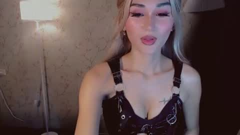 Snapshot of virgenpearl chatting on 10/23/25, 10:36 Pearl online show from 10/23/25, 10:36