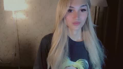 Snapshot of virgenpearl chatting on 10/26/25, 01:55 Pearl online show from 10/26/25, 01:55