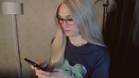 Snapshot of virgenpearl chatting on 10/26/25, 02:01 Pearl online show from 10/26/25, 02:01