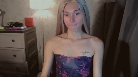 Snapshot of virgenpearl chatting on 11/17/25, 02:50 Pearl online show from 11/17/25, 02:50