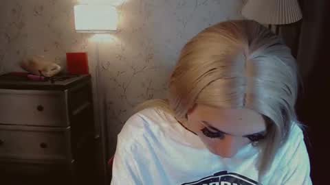 Snapshot of virgenpearl chatting on 11/20/25, 05:29 Pearl online show from 11/20/25, 05:29