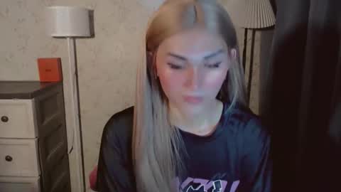 Snapshot of virgenpearl chatting on 11/25/25, 03:50 Pearl online show from 11/25/25, 03:50